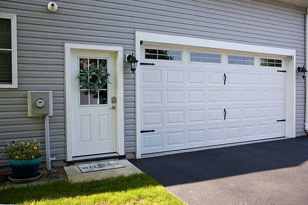 24/7 Emergency Garage Door Panel Replacement experts in Leadwood, MO